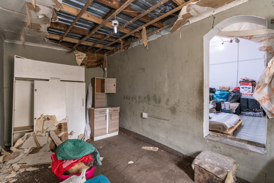 8 Bedroom Property for Sale in Maitland Western Cape